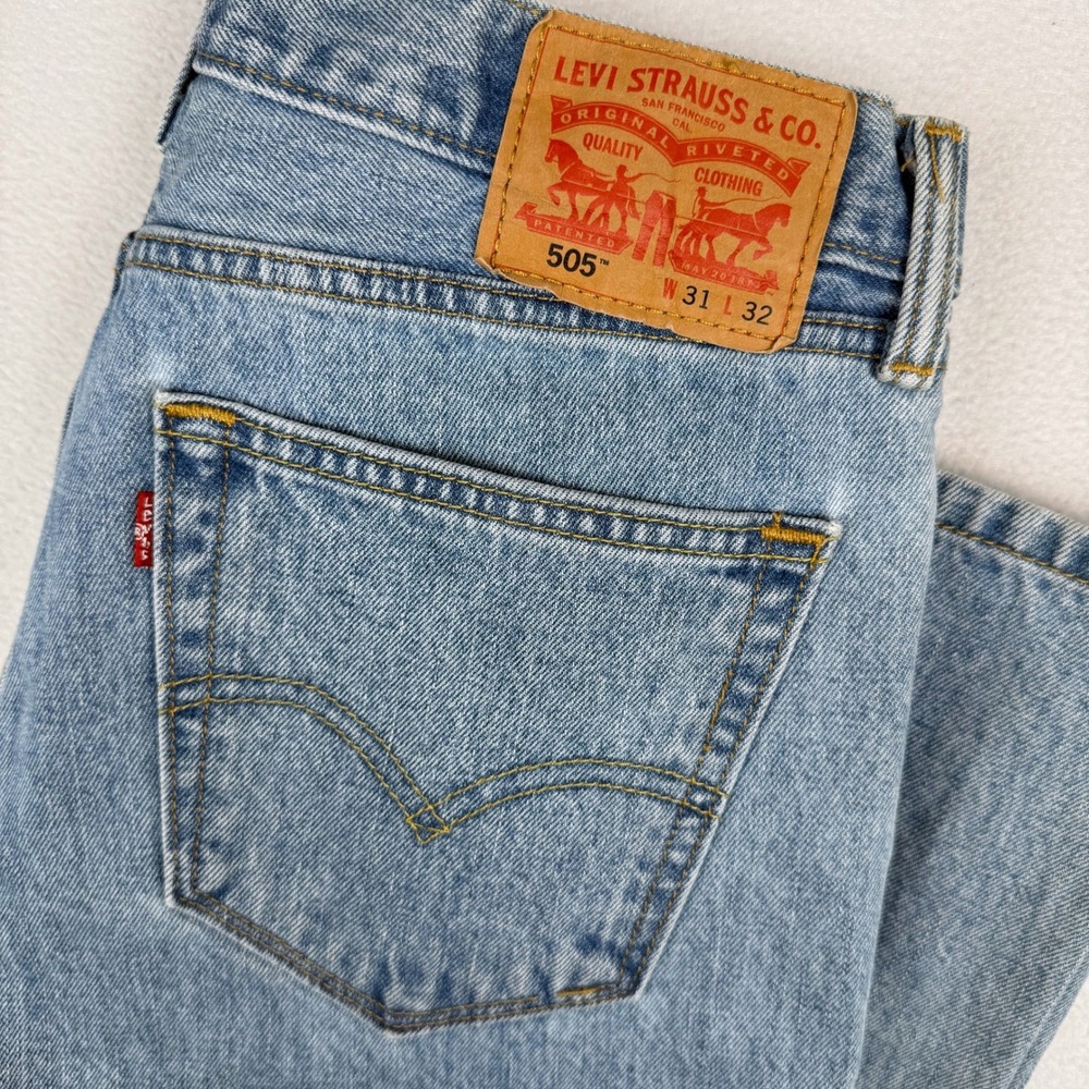 Levi's 505 Regular Fit Jeans Mens 31x32 Light Wash Blue Straight Leg Denim